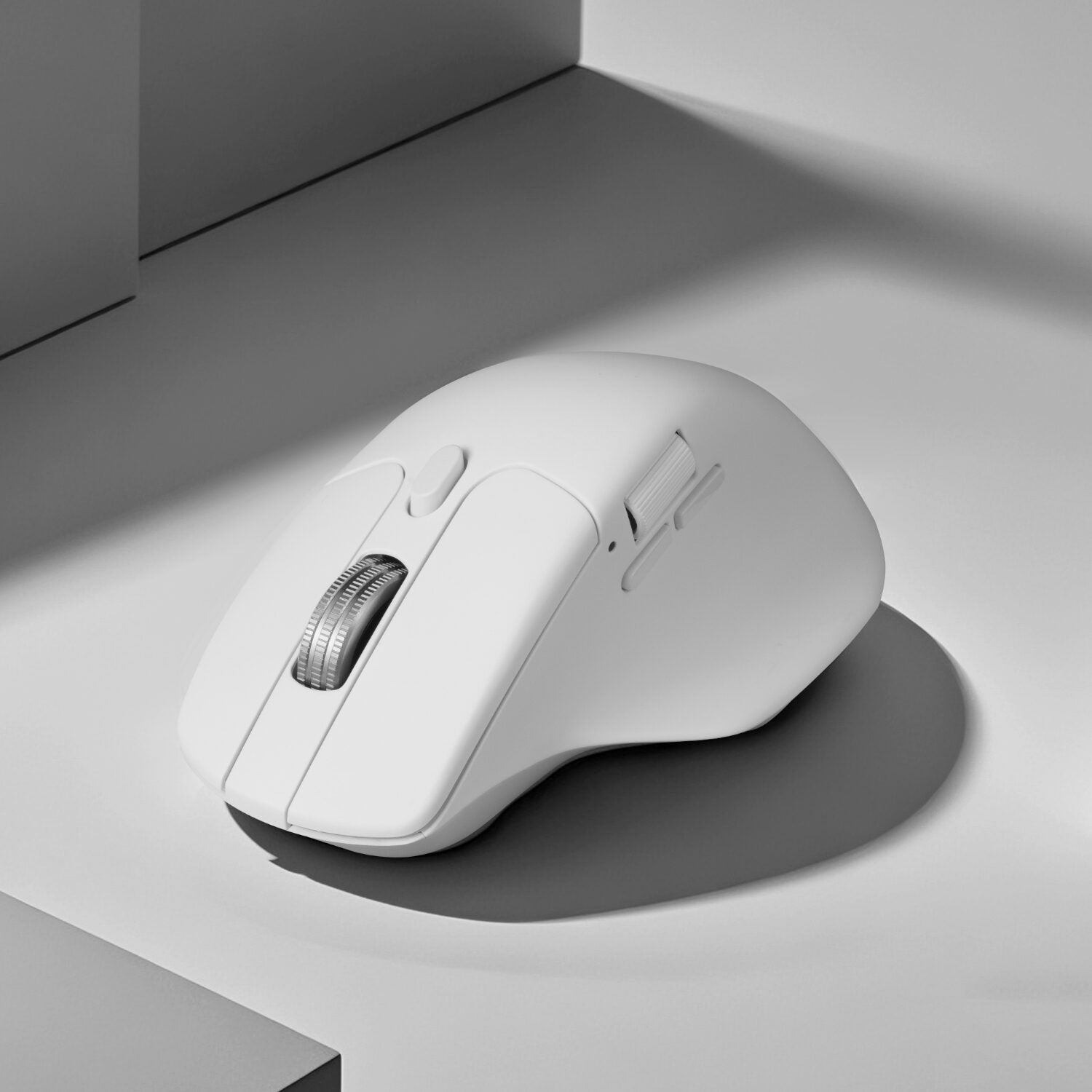 Keychron M6SB72 1K Wireless Mouse (BT/2.4GHz/Wired) with Huano silent Micro switch and premium wheel - White