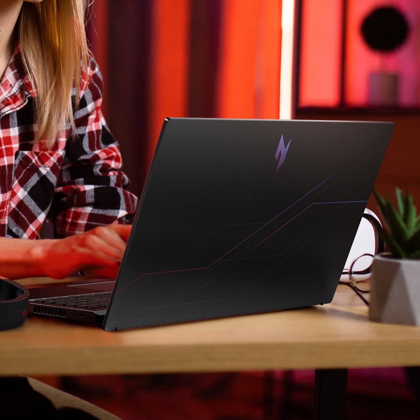 Acer NITRO V 15 Gaming Laptop 15.6" | AMD Ryzen 5 | 16GB | 512GB | RTX 5050 8GB | Windows 11 Home